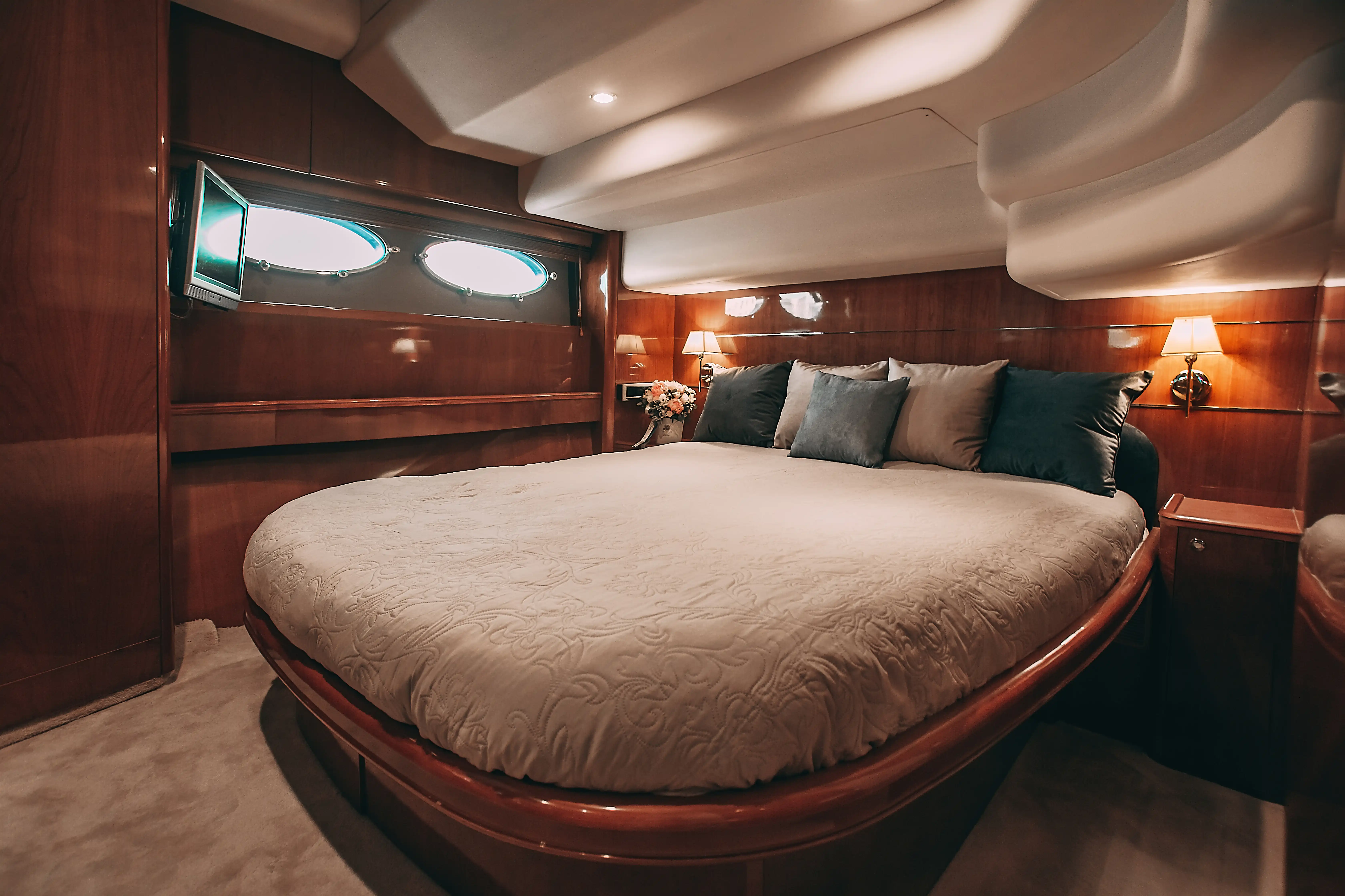 Яхта Princess 57 Esperanza image- 23